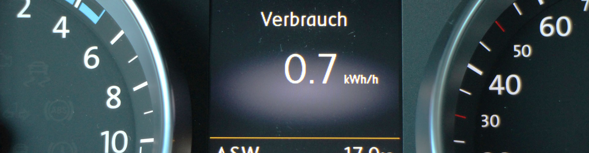 Ausschnitt eines Tachos des VW eGolfs (Bild: flickr.com/Robert Basic CC BY-SA).