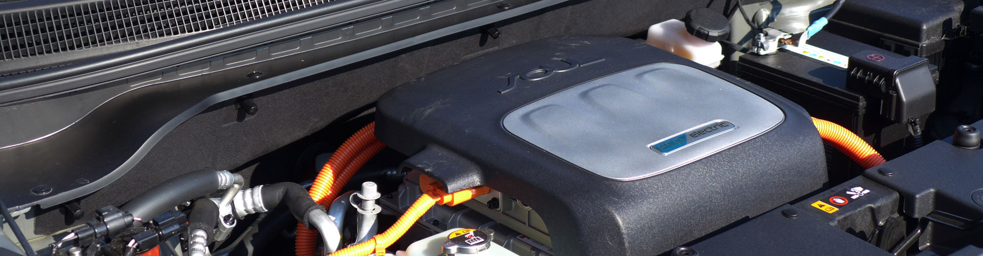Der Blick unter die Motorhaube eines Elektroautos. (Bild: © Jana Höffner)