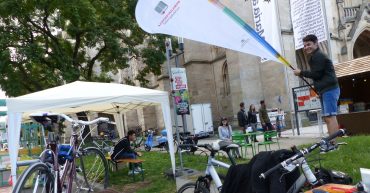 Die Mobilitätsschule am Parking Day in Stuttgart vor der Kirche St. Maria.